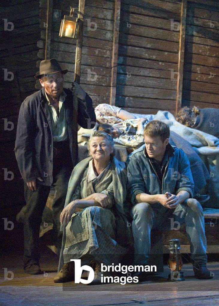 "Christopher Timothy [ha lasciato] nei panni di Pa Joad e Sorcha Cusack nel ruolo di Ma Joad in The Grapes of 