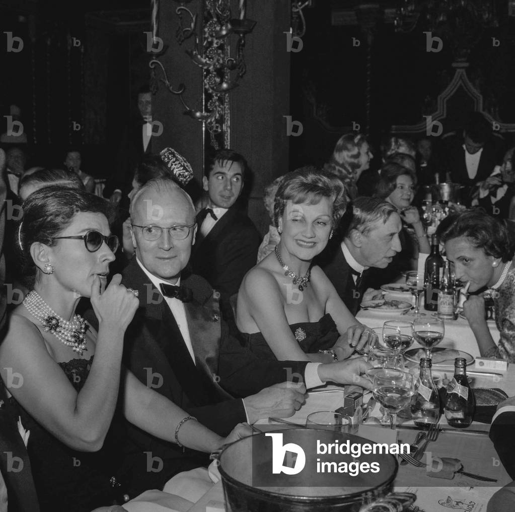 Immagine di Fotografia "Premiere of Lido cabaret revue ("Avec Plaisir") in Paris december 10" 1959, b/w