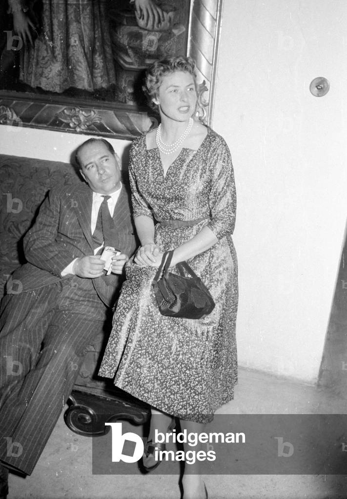 Ingrid Bergman ad un ricevimento a Monaco di Baviera, 1954 (foto b/n)