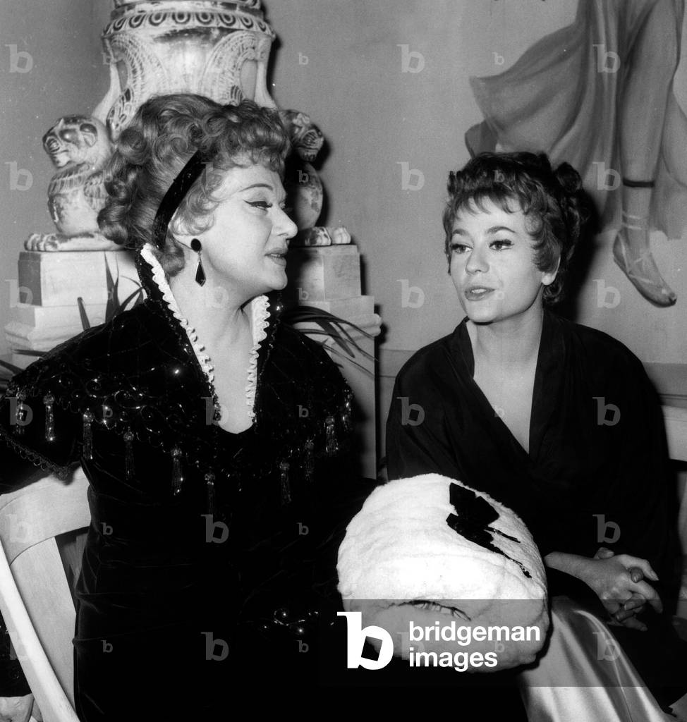 Le attrici francesi Edwige Feuillere e Annie Girardot sul set di Film Famous Love Affairs 11 aprile 1961 (foto