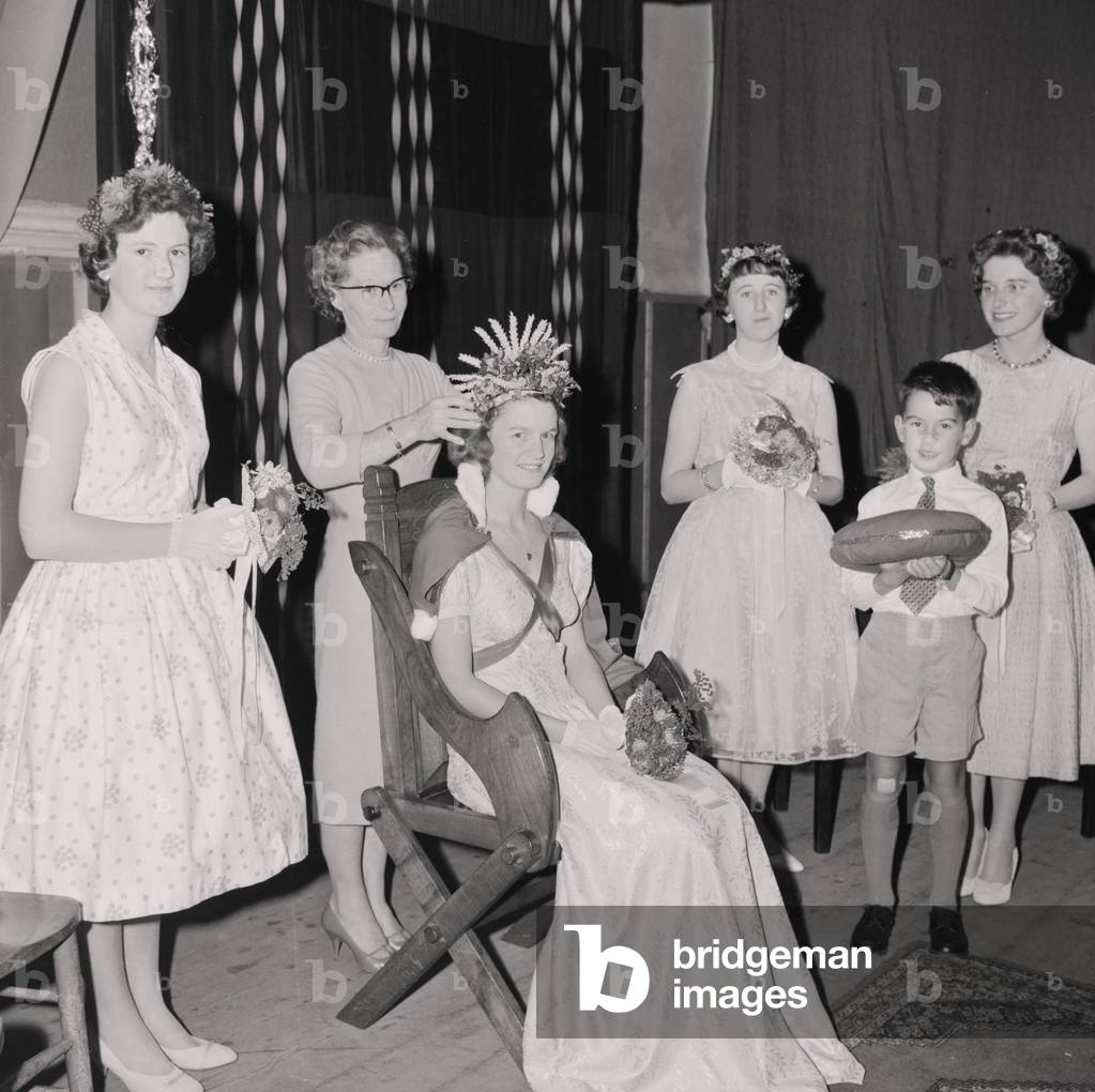 Incoronazione la Regina del Raccolto, Peel, Isola di Man, Settembre 1959 (foto in b/n)