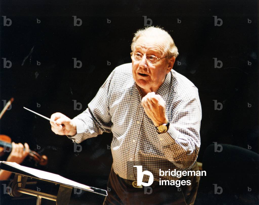 Image de Photographie représentant Charles Mackerras conduisant avec par Jim Four