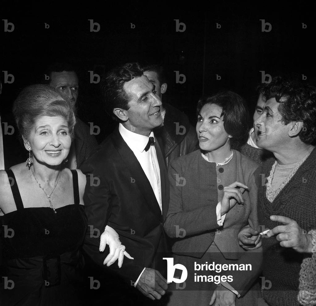 Margarethe Wallmann, Gilbert Becaud à la première de "L'opéra d'Aran", Paris, 25 octobre 1962 (photo)