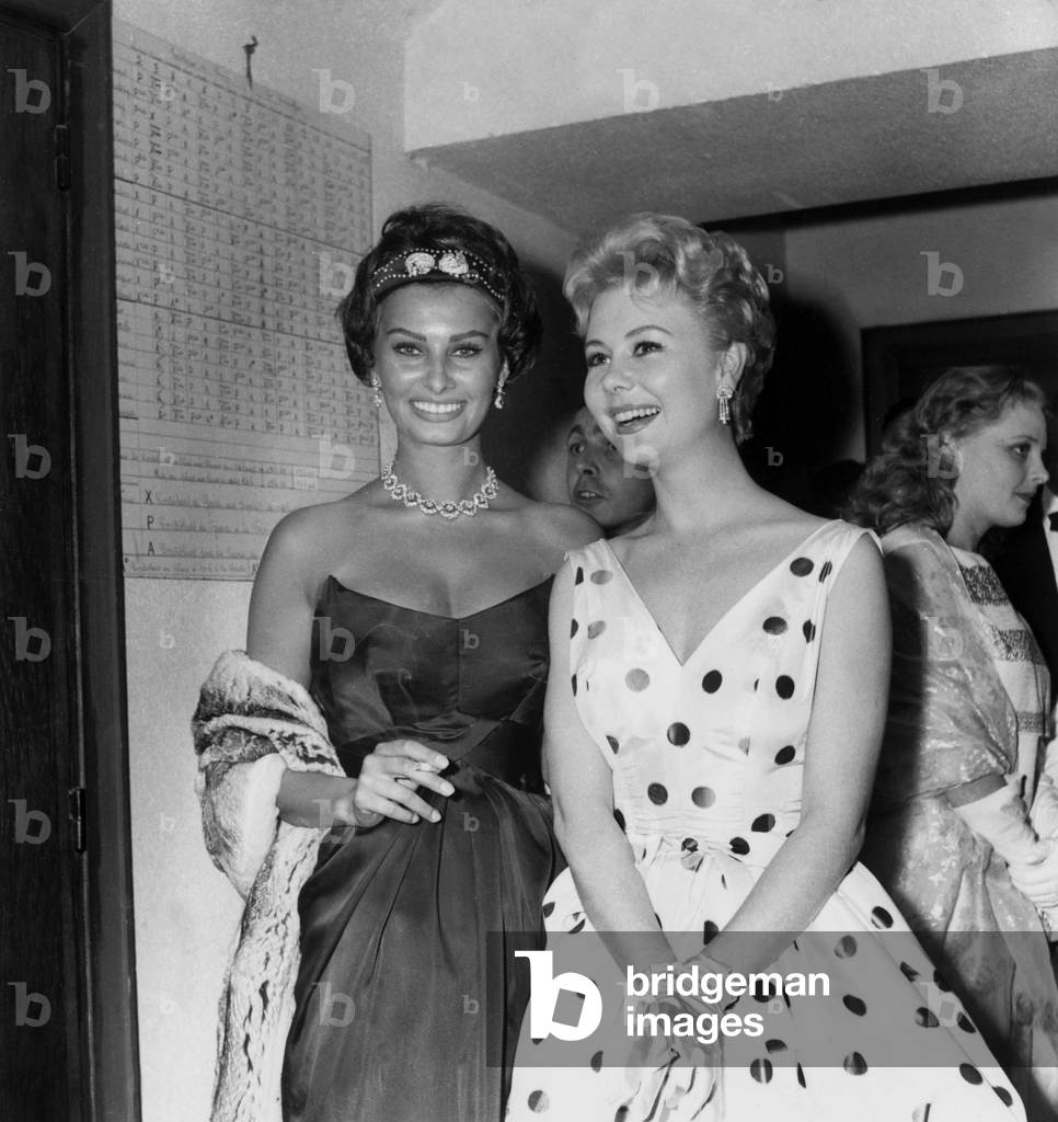 Festival de Cannes: Sophia Loren et Mitzi Gaynoron 5 mai 1958 (foto b/n)