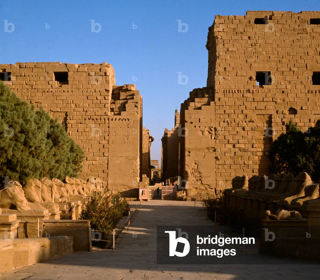 Ägyptische Kunst: Erster Pylon - Tempel von Amon, Karnak, Ägypten XXX Dynastie