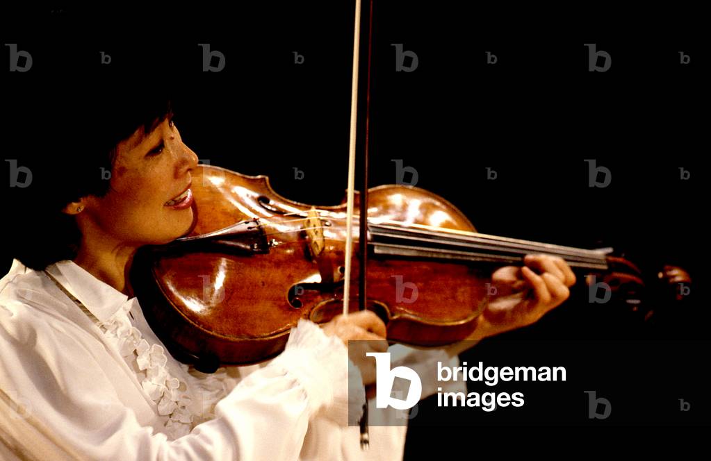 Nobuko Imai in Aufführung, Paris, Mai 1990. NI Japanischer Bratschist b. 18 März 1943.