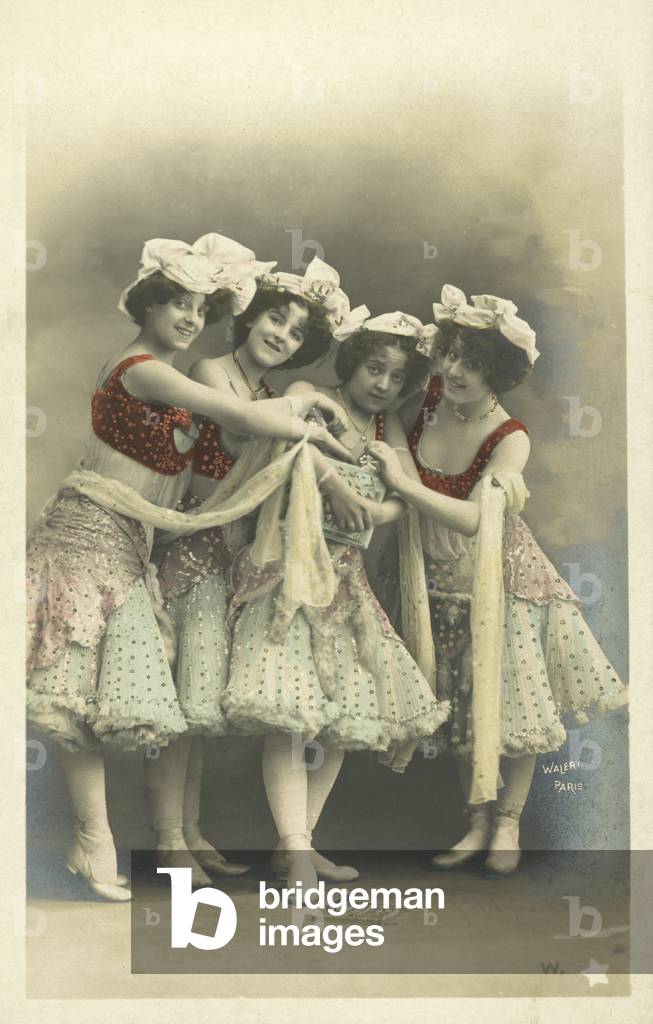 Immagine di Fotografia "Ballerini in costume (foto a colori)" di French Photographer