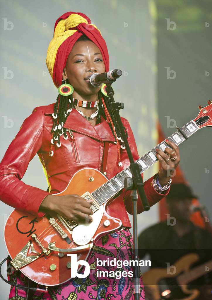 Immagine di Fotografia "Fatoumata Diawara (foto)" di Paul Tomlins