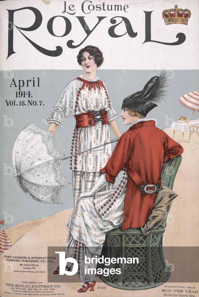 Modeteller mit Frauenkleidung.