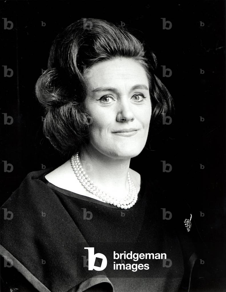 "Joan Sutherland" di David Farrell, b/w