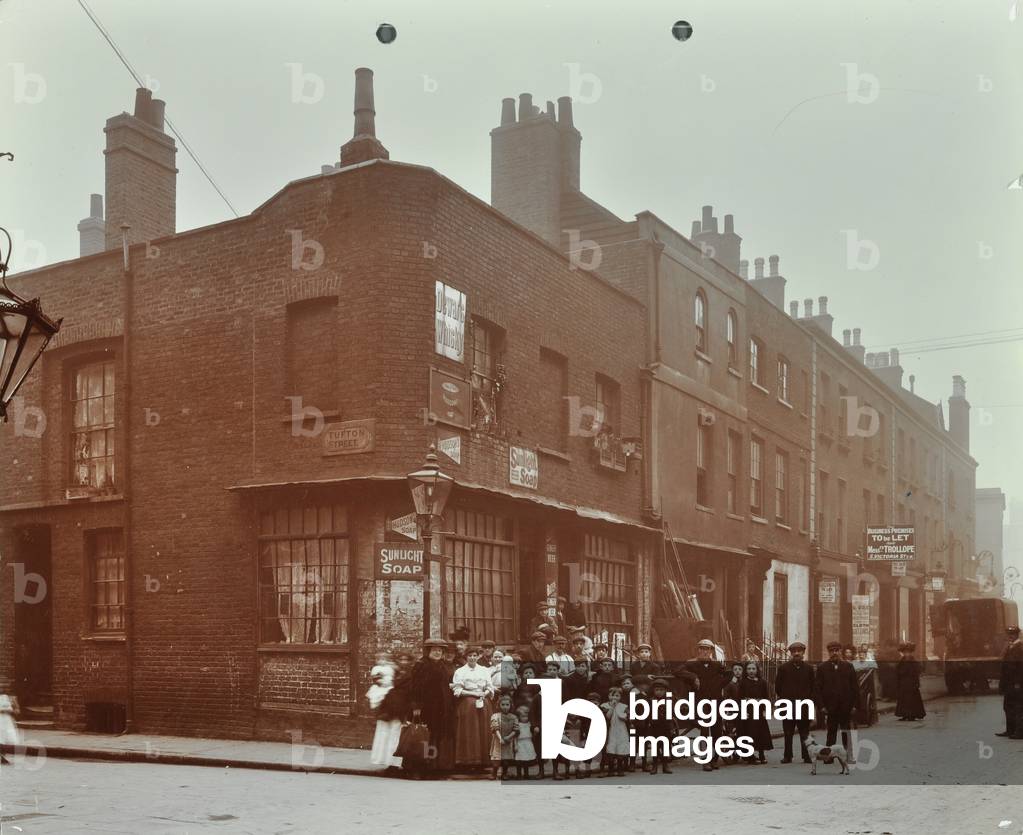 Immagine di Fotografia "Great Peter Street" 1909 di English Photographer