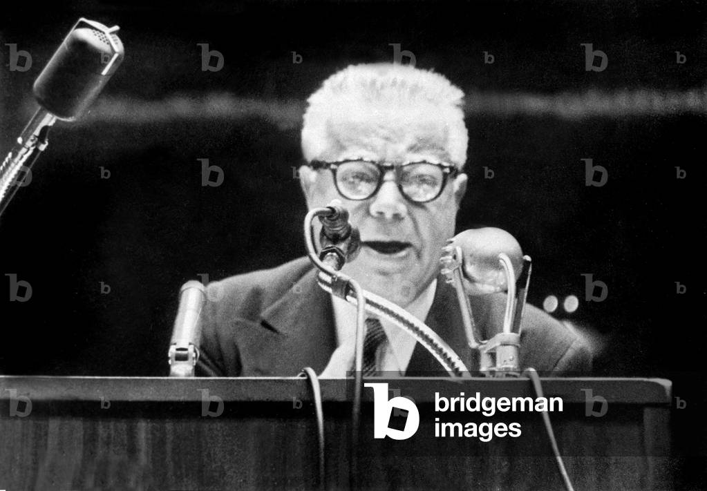 Image of Photography depicting speech of David Dubinsky leading the Clothes Industry Union during the New York