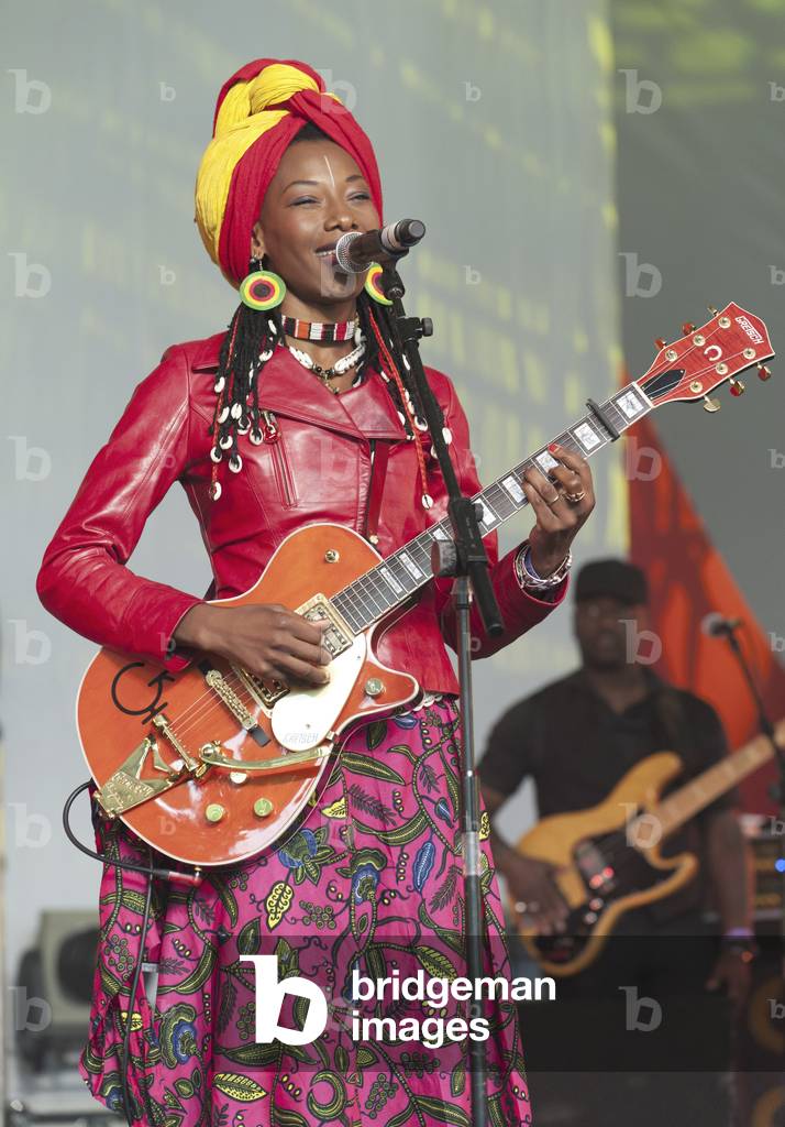 Immagine di Fotografia "Fatoumata Diawara (foto)" di Paul Tomlins
