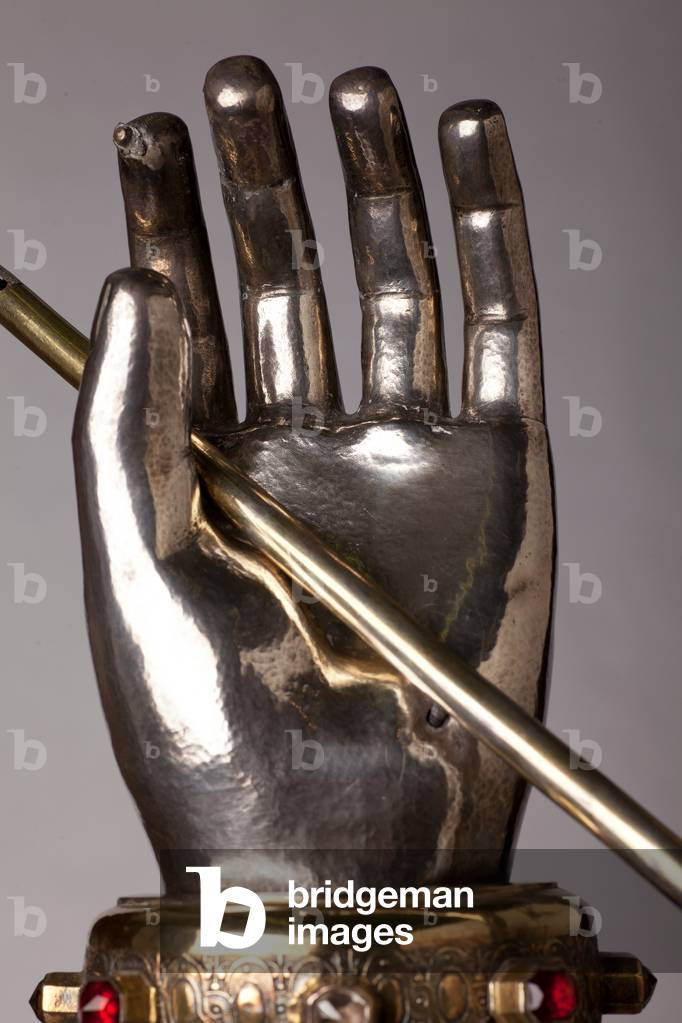 Braccio reliquiario di (Sainte Ursule). Argenteria, rame, gioielli. Dono di Philipotte Bauduin. Parrocchia di 
