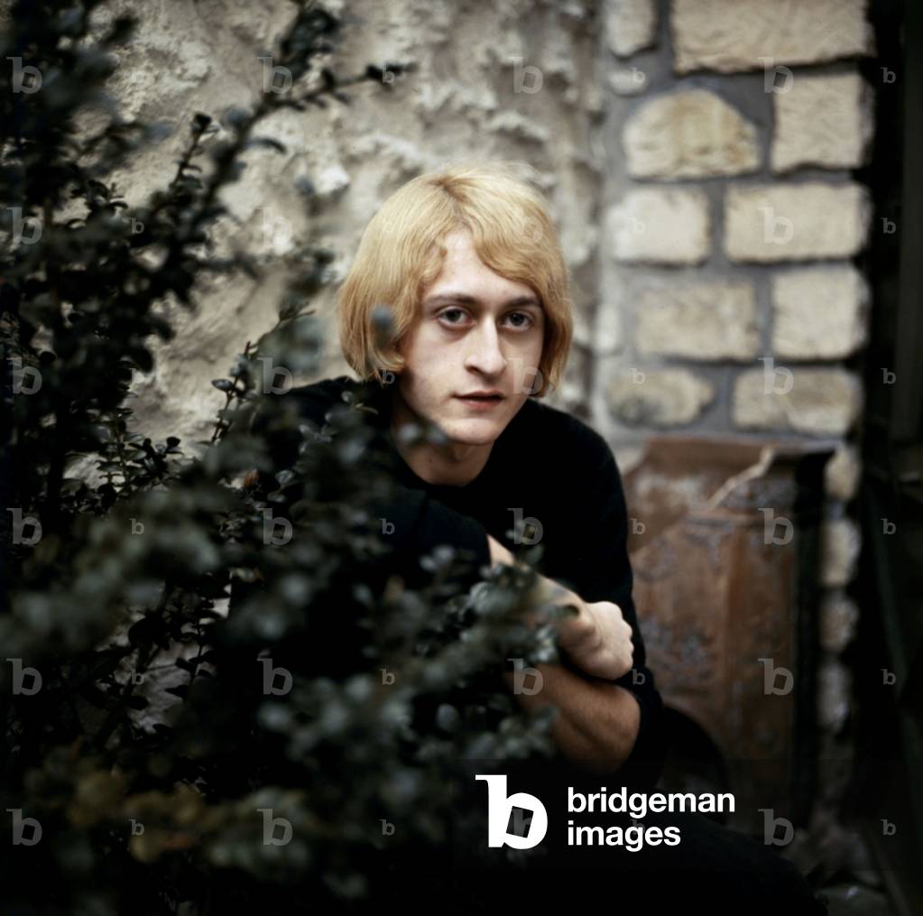 Il cantante francese Michel Polnareff a Parigi, circa 1966 (foto)