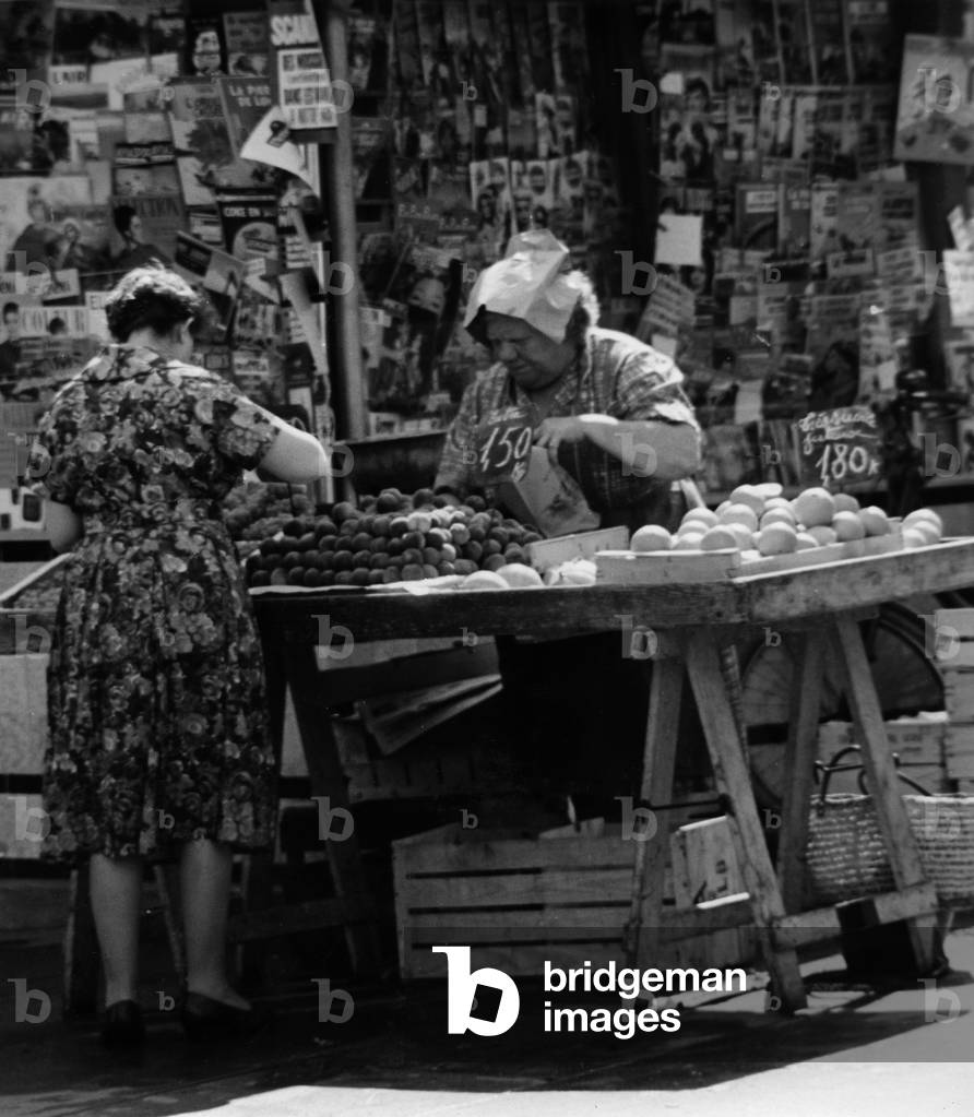 A market in Mexico (b/w photo), b/w