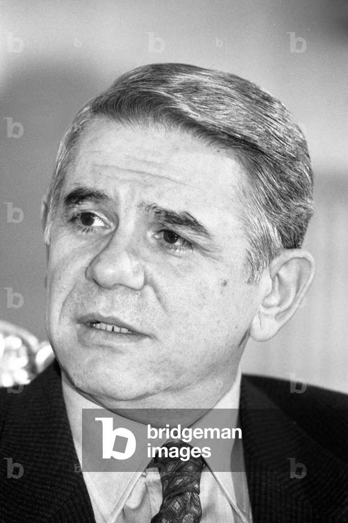 Immagine di Fotografia "Il ministro degli Esteri Teodor Melescanu (Romania) a Bucarest..." 1996