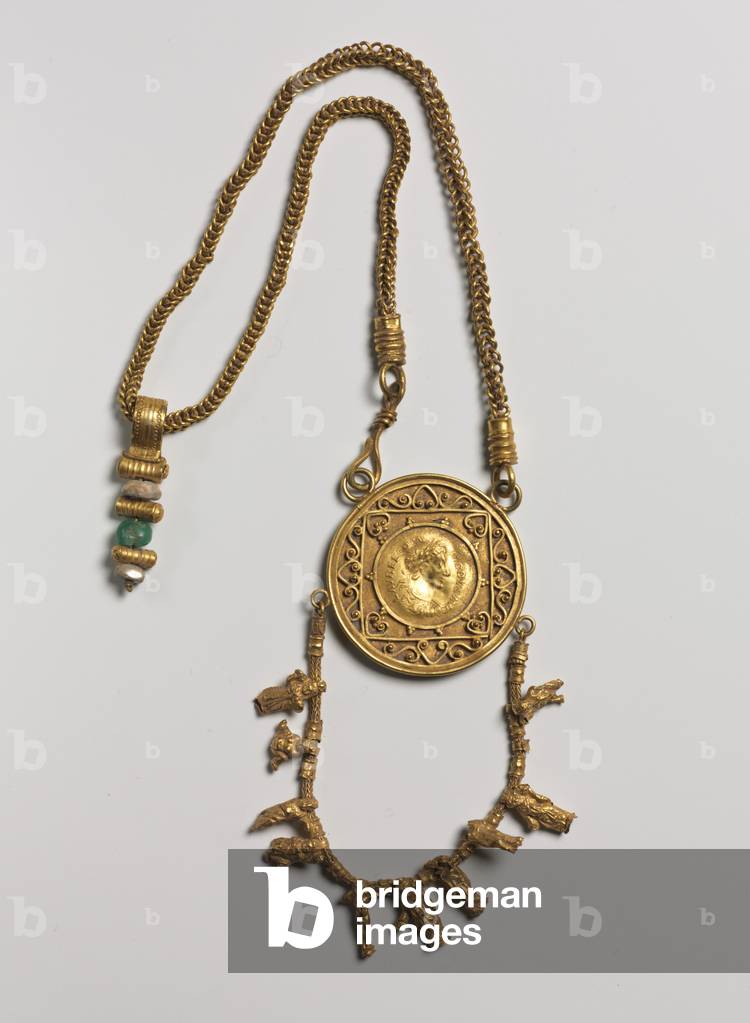 Collare con Medaglione e Pendente, 200-300 (oro)