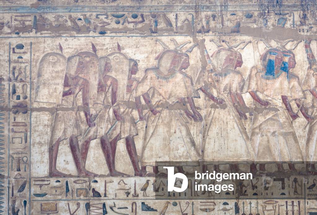 Immagine in rilievo dipinta sul muro