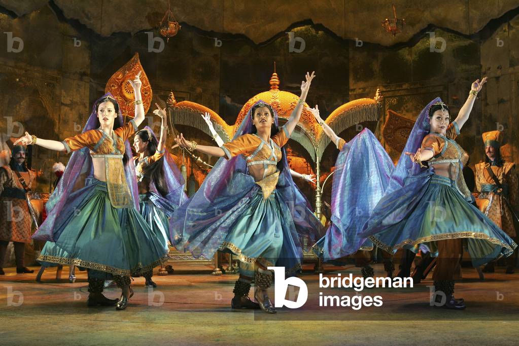 "Musical „Die Far Pavillons“ (Foto)" von Tristam Kenton