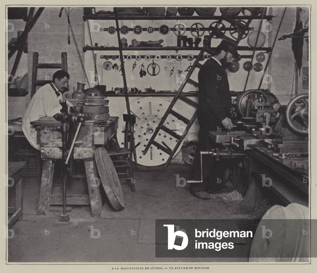 Image de Photographie représentant Atelier de montage à l'usine de porcelaine de Sevres par French Photographe