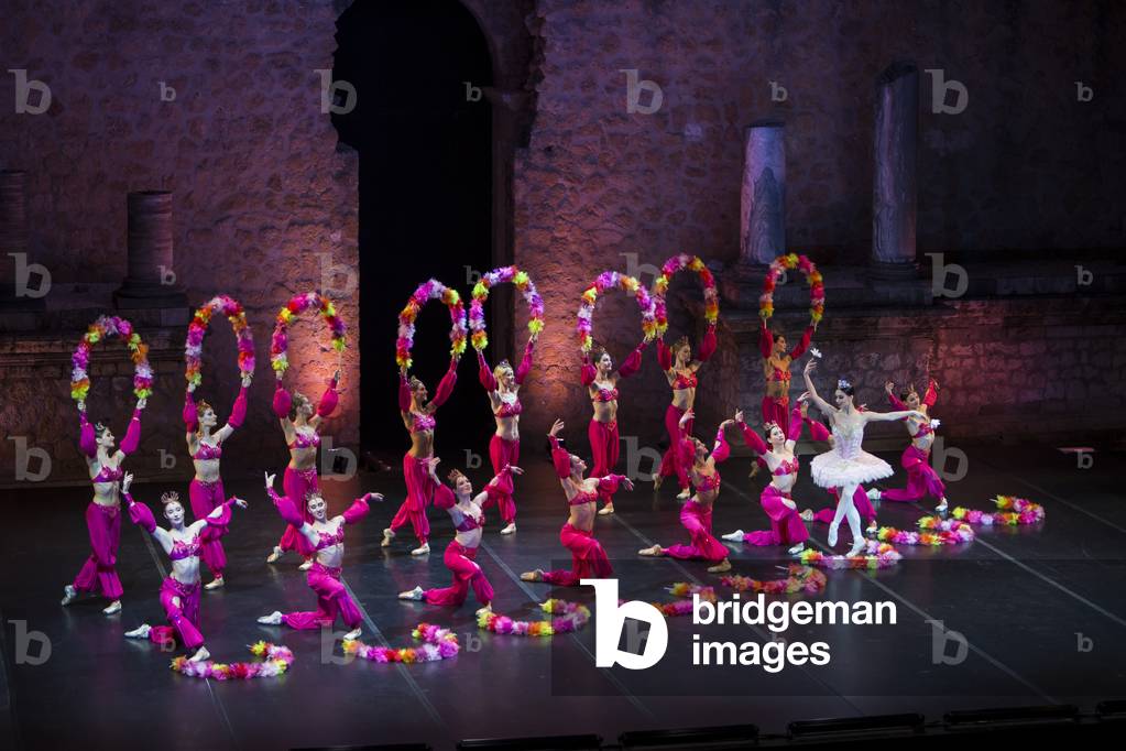 Bild von Fotografie "Das Lettische Nationalballett spielt Le Corsaire (Foto)" von Daniel González Acuña