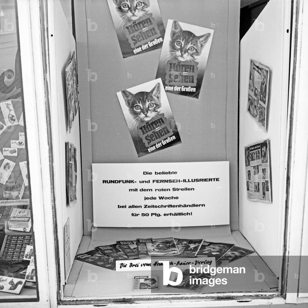 "Vetrina con programma rivista «Hoeren und Sehen»", b/w