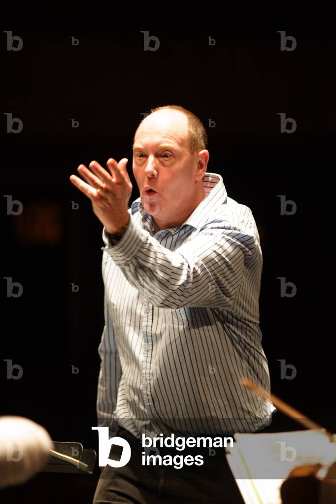 Image of Photography depicting Paul McCreesh - conducting the Basel Chamber Orchestra in the Theatre des Champ