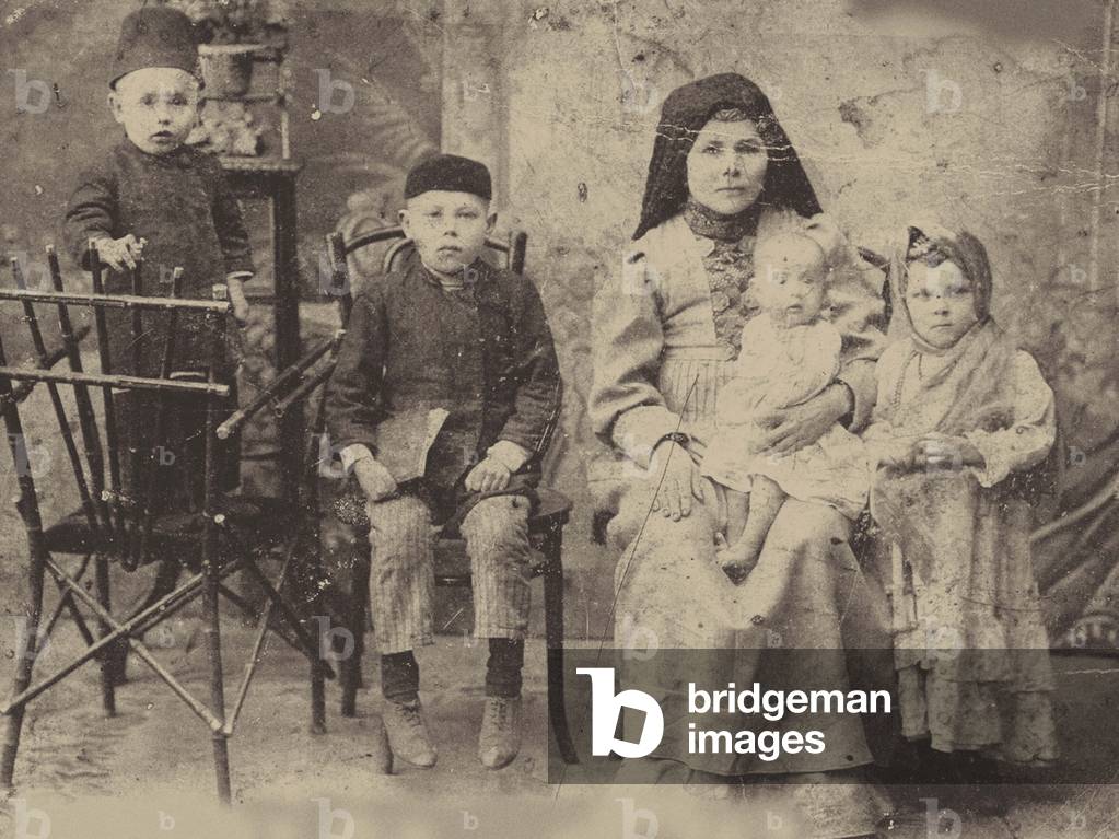 Immagine di Fotografia "Famiglia Kazan Tatar" 1900 di Russian Photographer, b/w