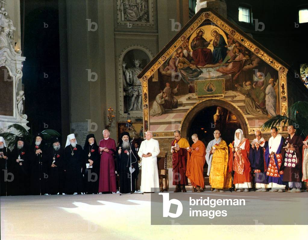 "Papa Giovanni Paolo II con rappresentante della Chiesa ortodossa e Robert Runcie" 1986