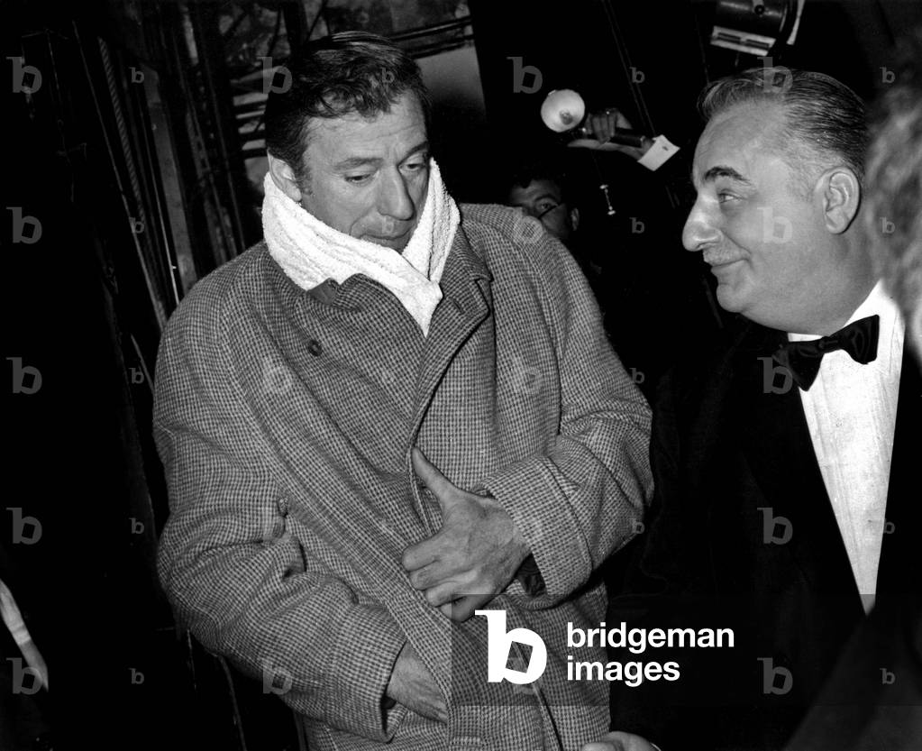 Immagine di Fotografia "Cantante Yves Montand Dopo le prove del suo One Man Show qui nel Backstage con Bruno C