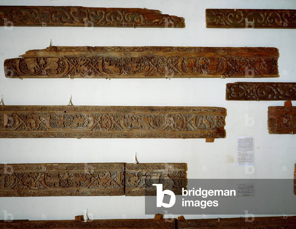 Bild von Fotografie "Islamische Kunst: Tafeln aus geschnitztem Holz" 1058