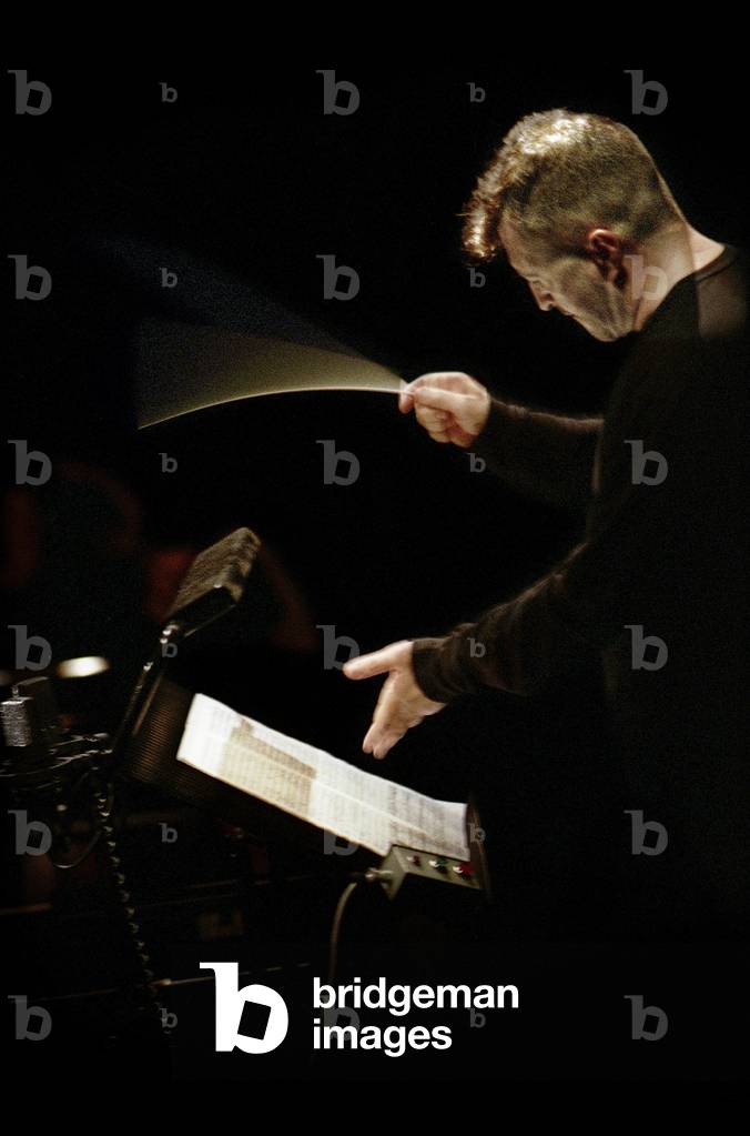 "thomas Ades dirigiert" von Laurie Lewis