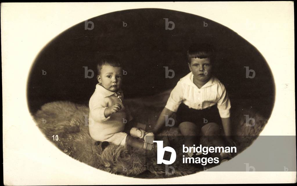 Bild von Fotografie "Ak Prinz Karl Anton und Meinard Leopold von Sigmaringen  (b/w photo)" von German Photogra