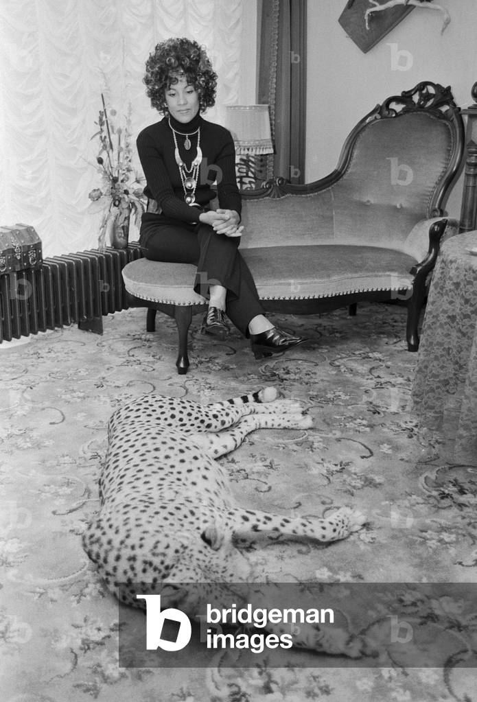 Dutch singer Sasi Naz visiting Germany with her cheetah Sabrina, around 1967