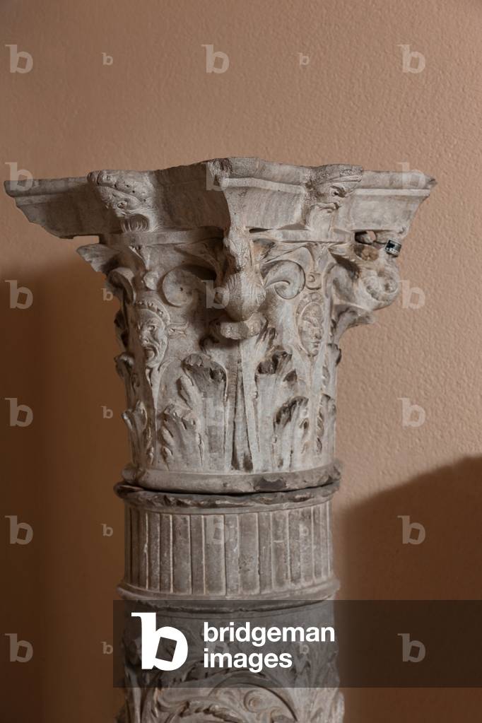 Colonna istoriata, Particolare della capitale, Il Palazzo Reale o Palazzo dei Normanni (Palazzo dei Normanni),