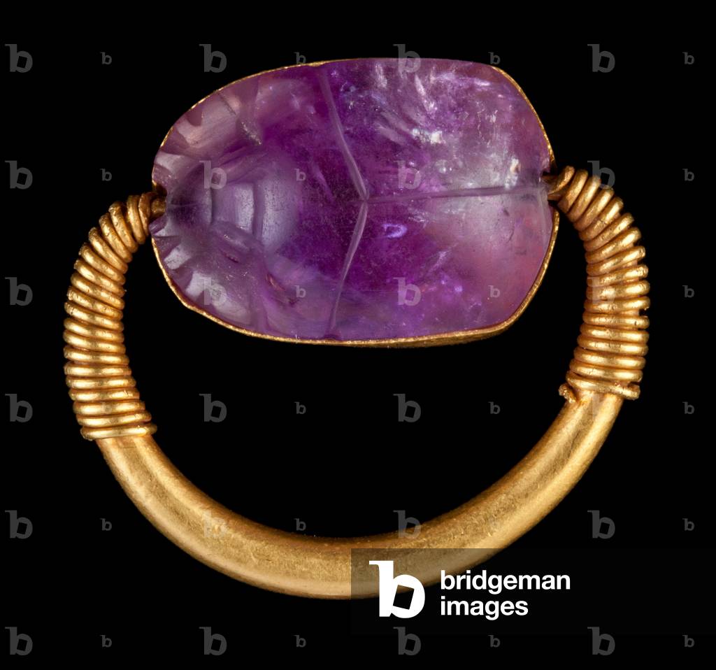 Immagine di Gioielli "Scarabeo incastonato in un anello (ametista e oro)" di Egyptian