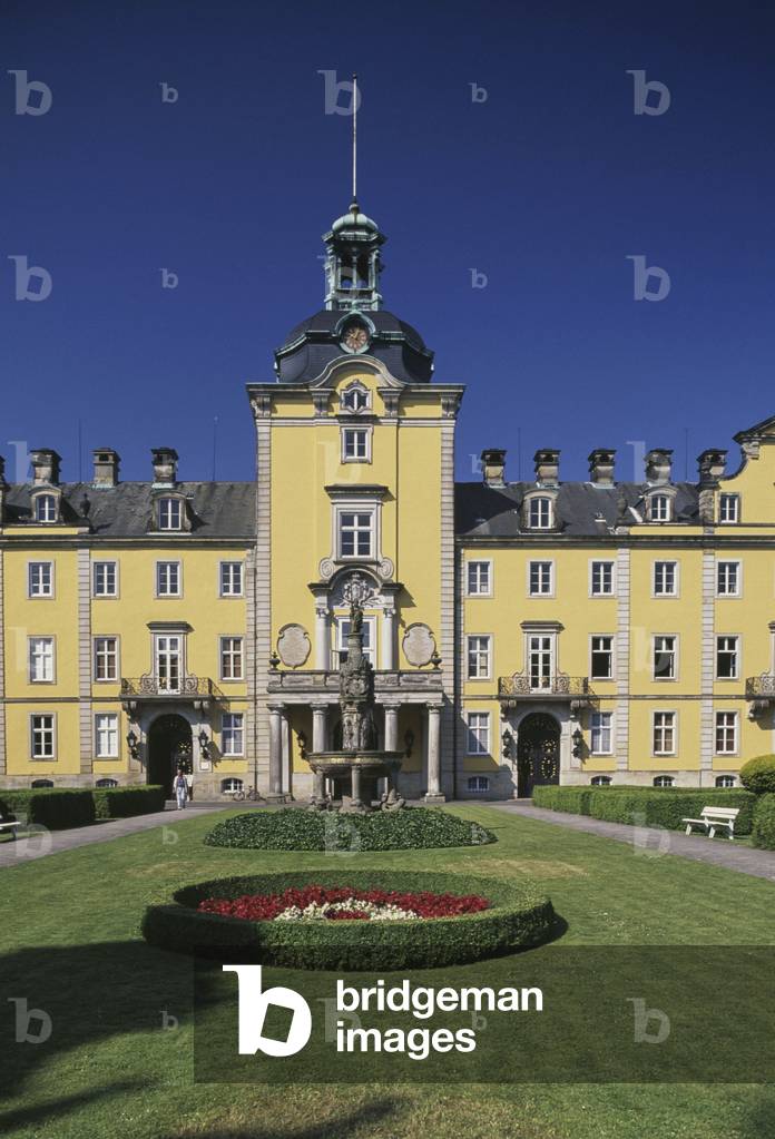 Baroque facade with main entrance and fountain, Buckeburg castle, Lower Saxony, Germany