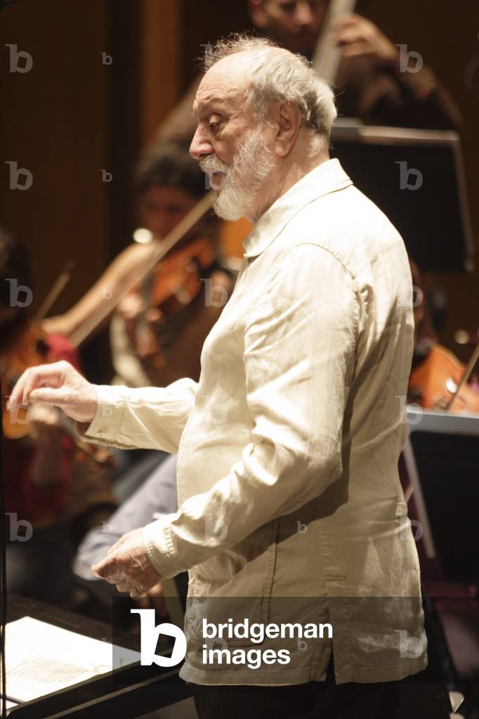"Kurt Masur dirigiert 2007 in Paris" von Thierry Martinot