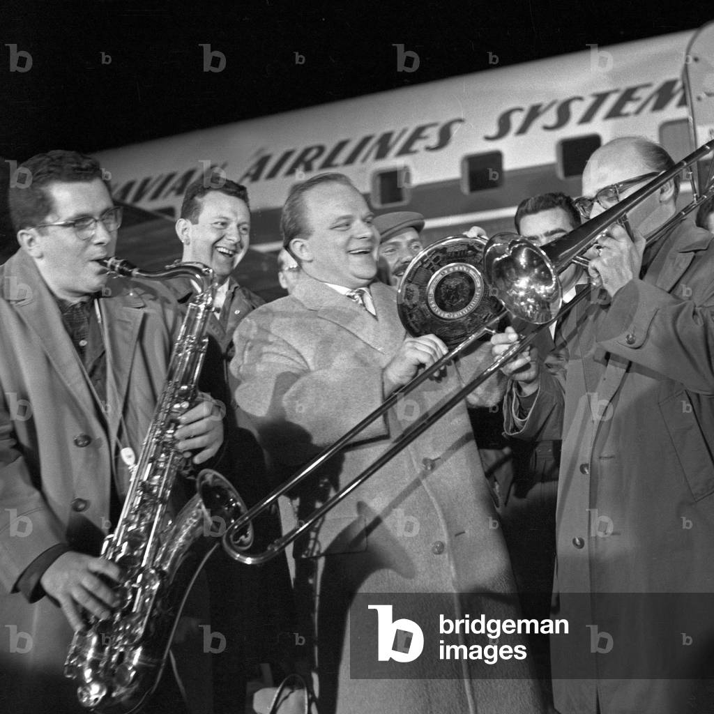The Werner Mueller Orchestra arriving at Hamburg airport late in the evening, b/w