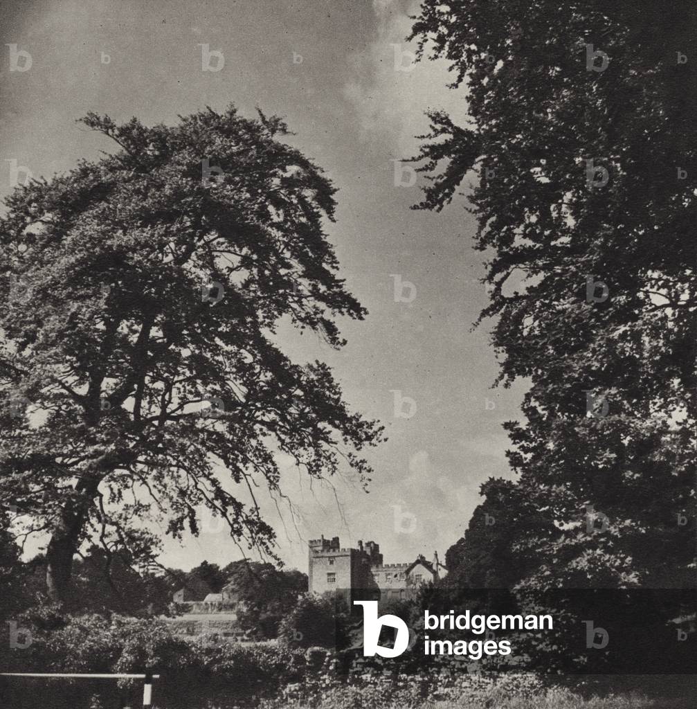 Bild von Fotografie "English Lake District: Sizergh Castle (s/w Foto)" von Sydney William Colyer