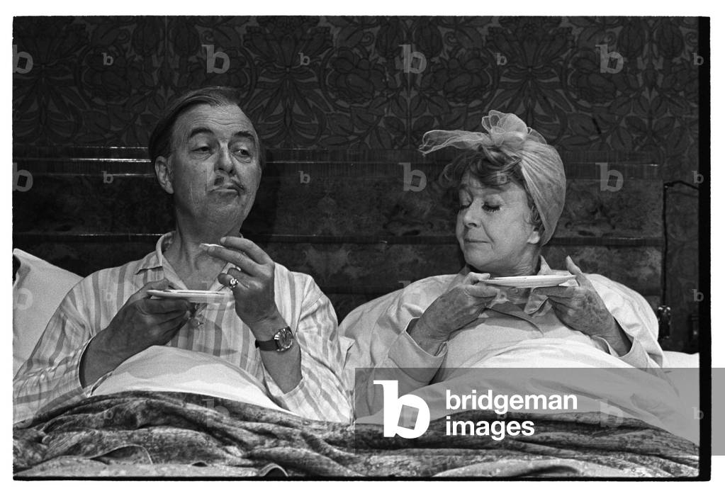 Immagine di Fotografia "La farsa della camera da letto" di John Haynes, b/w