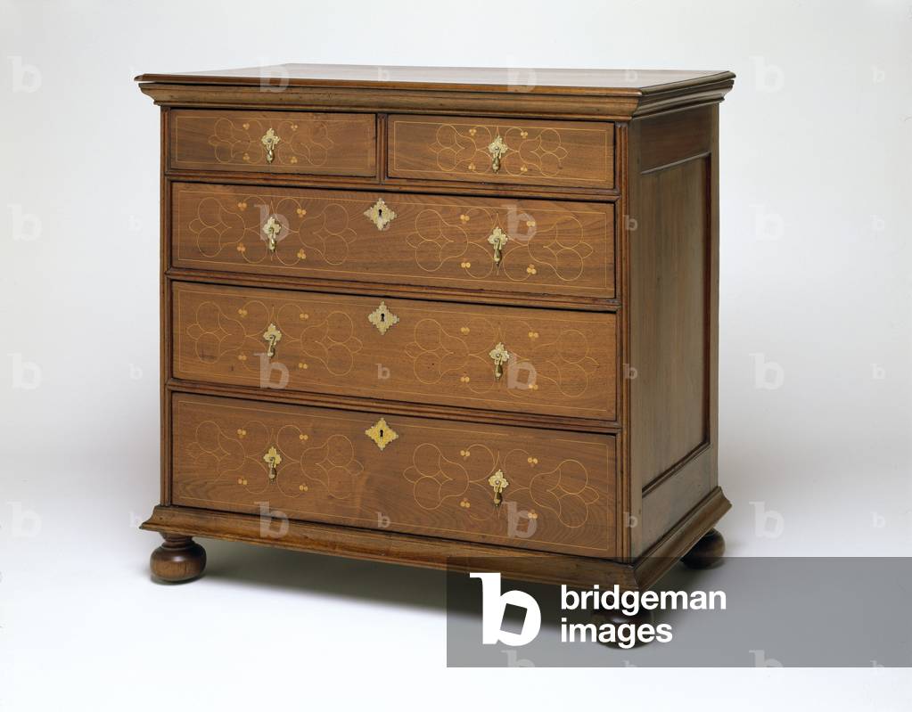 Cassettiera 1710-30 (noce nero americano, pioppo giallo, rovere rosso, castagno e ottone)