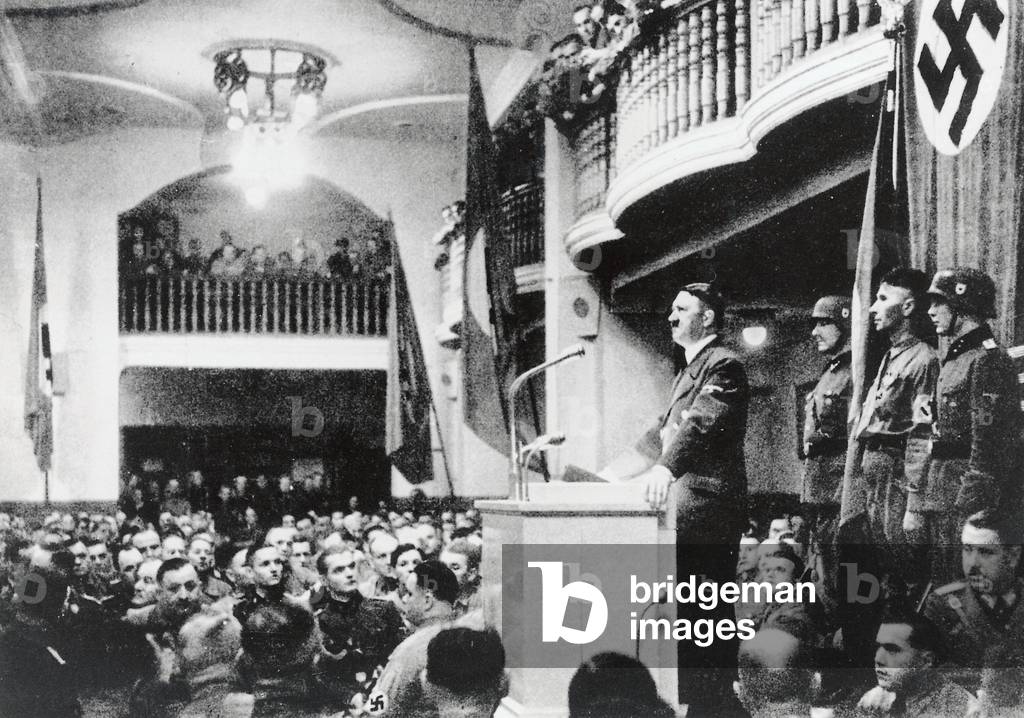 Image Of Adolf Hitler Speaks At The B rgerbr ukeller In Munich 8 November Image Of Adolf Hitler Speaks At The B rgerbr ukeller In Munich 8 November