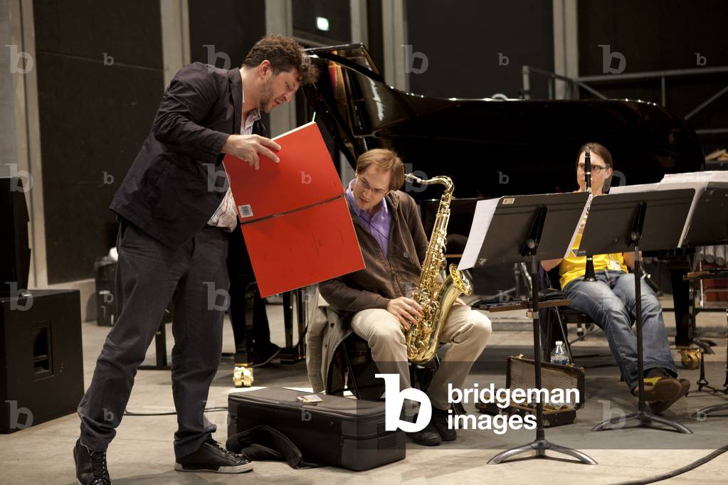 Thomas Ades mit dem Ensemble Modern 2012