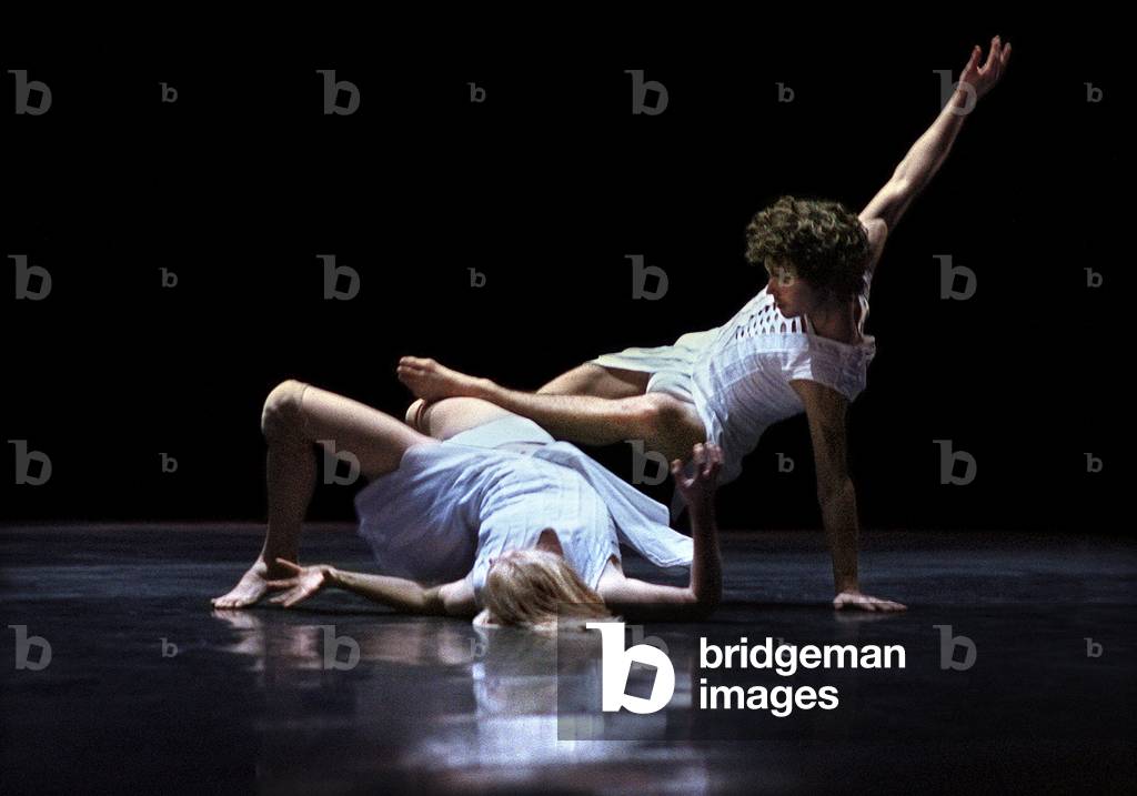"Angela Towler & Thomasin Gulgec prova 'Infinity' con la Rambert Dance Company" 2007 di Laurie Lewis