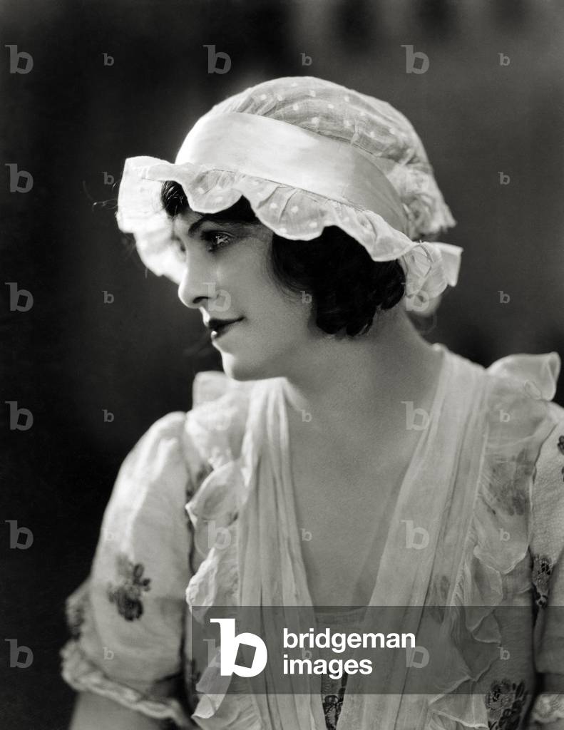 "Ralph VAUGAN WILLIAMS - Mary Lewis come 'Mary' in anteprima di 'Hugh the Drover' con British National Opera C