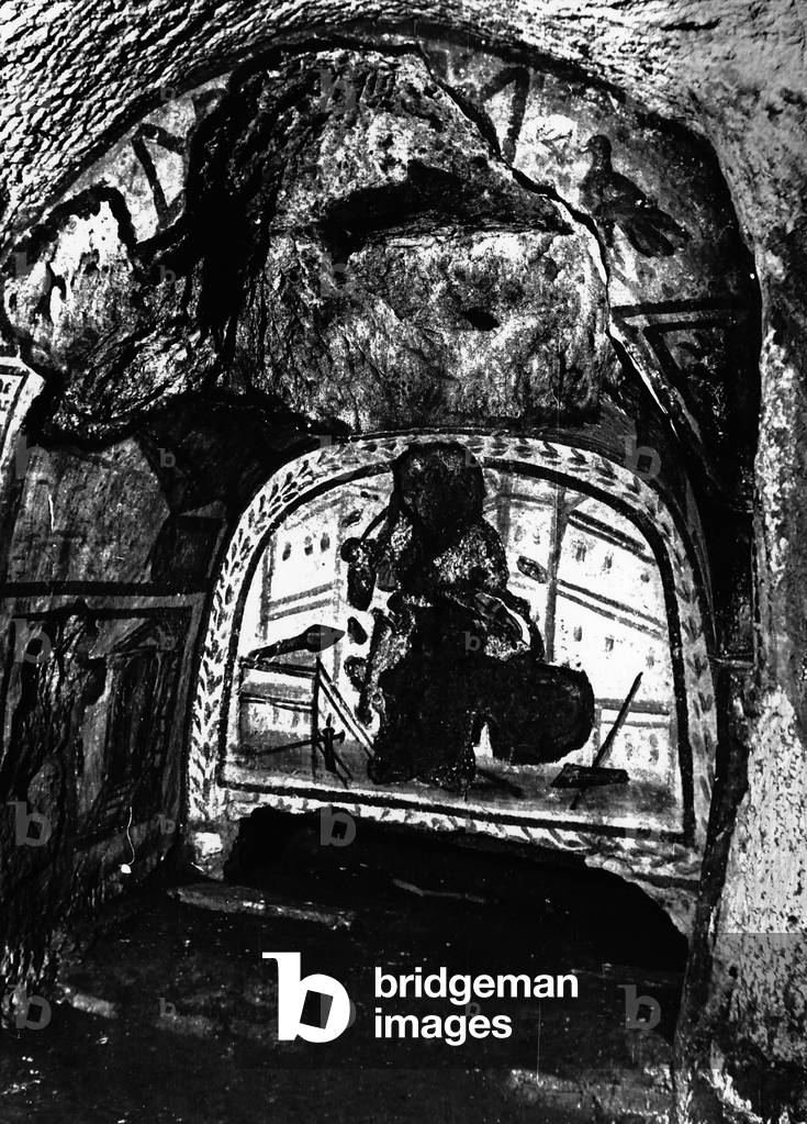 Erich Andres Italy - In the catacombs of Rome in the 1950s: the tomb of the gravedigger Diogenes. The mural sh