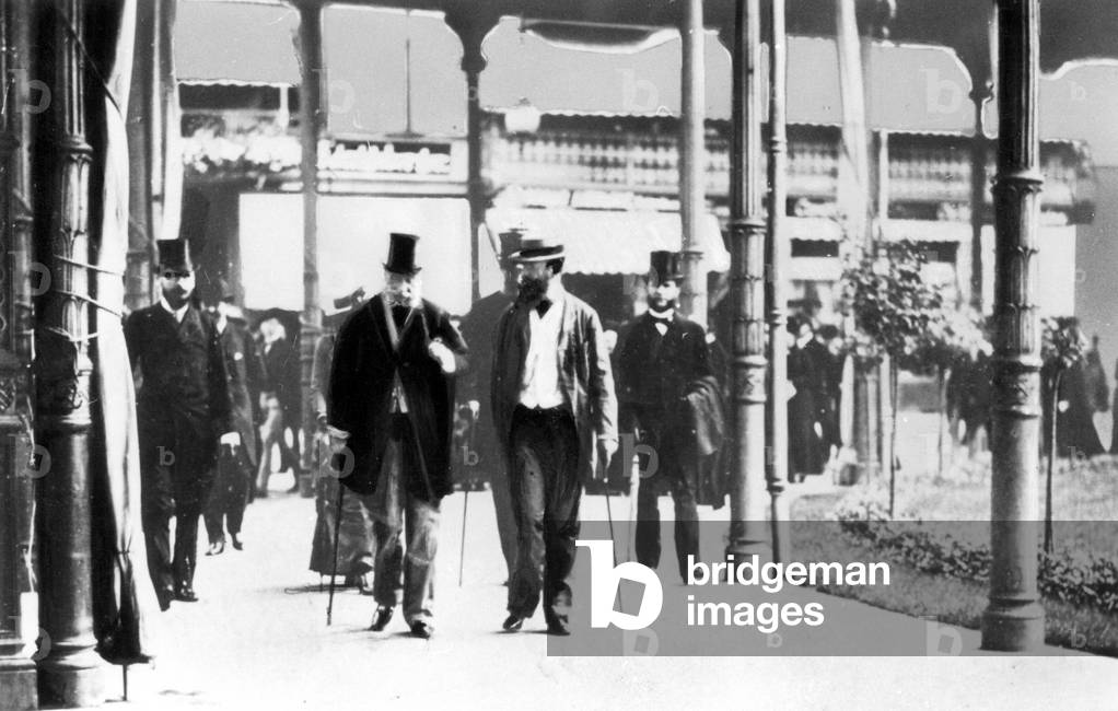 Image of Photography depicting King William I. on the spa promenade in Bad Ems 1870, b/w