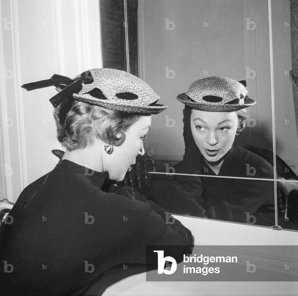 Bild von Fotografie "Hut von Marie Christiane" 1952, b/w